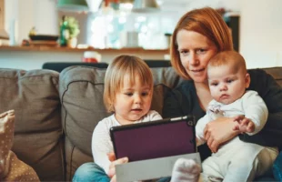 Синдром виснаженої матері: що це таке та як боротися із цим станом