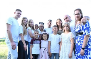 Народжені серцем: історія родини з Волині, яка виховує 18 дітей