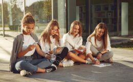 Шаги в будущее: как помочь подростку выбрать профессию