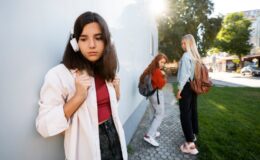 Подростковые комплексы: как помочь ребенку принять себя