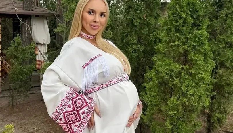 Співачка СолоХа втретє стала мамою й розсекретила стать та ім’я дитини