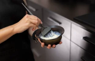 Секрети успішного фарбування волосся вдома: поради експертки