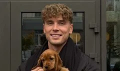 Екс-ведучий “Хто зверху” засвітився з дитячим візочком — фани здивовані