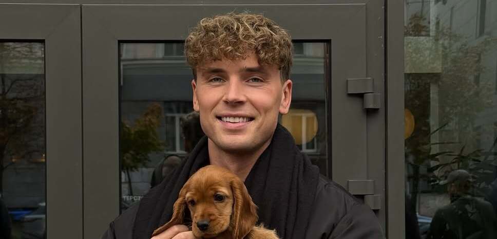 Экс-ведущий «Кто сверху» засветился с детской коляской — фаны удивлены