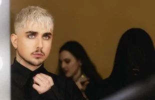 MÉLOVIN подарил ребенку баян и «билет» в будущее