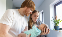 Допомога при народженні дитини 2026: що зміниться для українських сімей