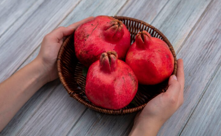 Как правильно есть гранат: с косточками или без?