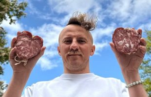 Евгений Клопотенко показал, как приготовить настоящий американский завтрак