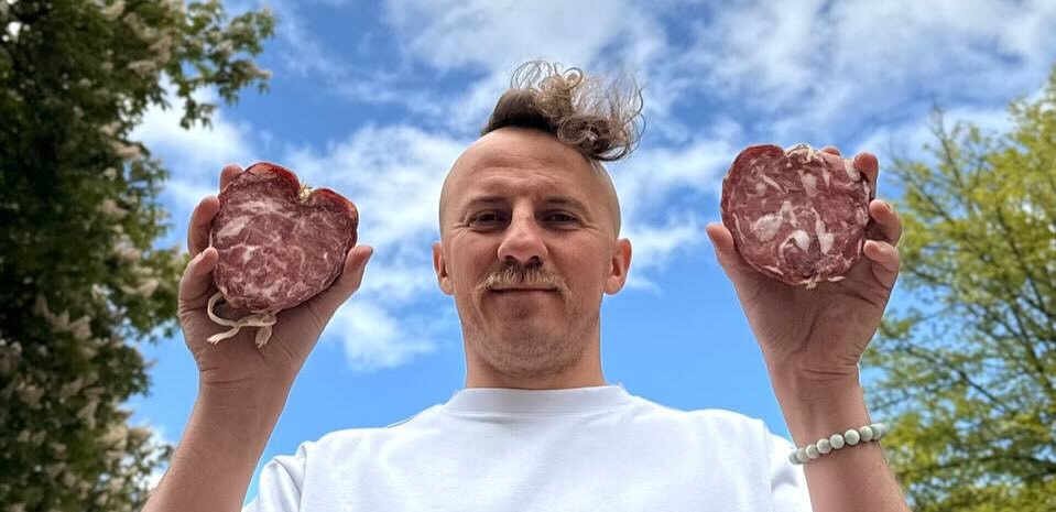 Евгений Клопотенко показал, как приготовить настоящий американский завтрак