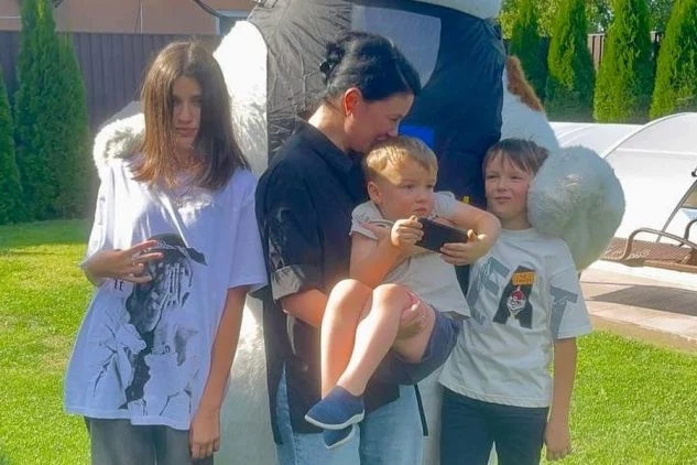 Анастасія Приходько з дітьми