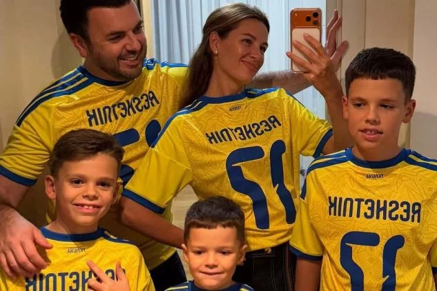 Григорій Решетнік із дружиною та дітьми