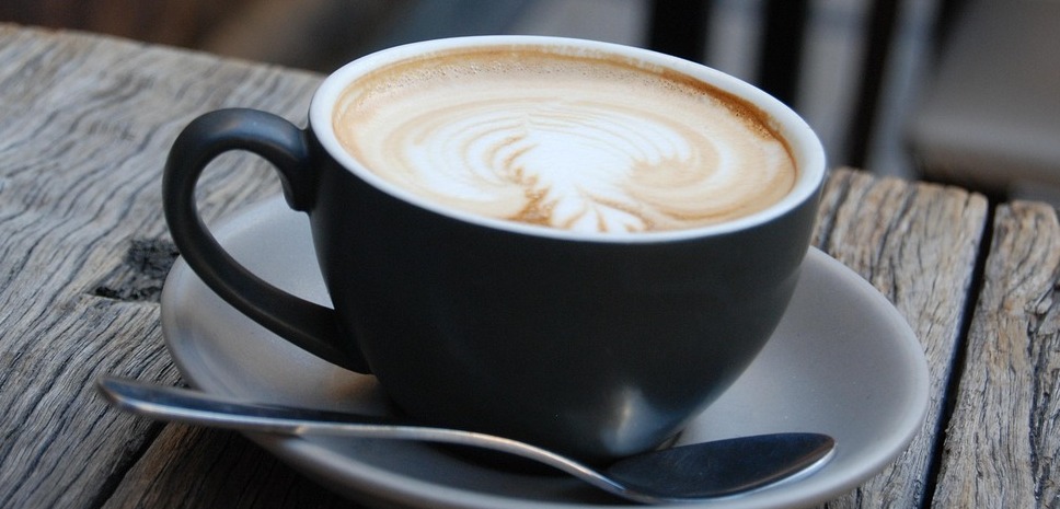 Известно, как кофе с молоком влияет на кожу лица