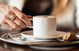 Що додати в каву, щоб уповільнити ознаки старіння шкіри