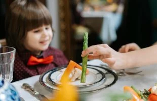 Діти з’їдять на раз-два: простий новорічний салат