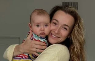 Анастасія Коротка здивувала вартістю пологів у США