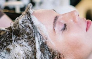 Шампунь і кондиціонер 2 в 1: кому підходить, а кому – ні