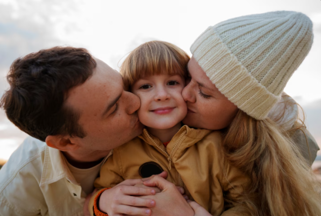 Дитина з батьками