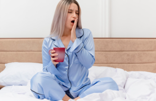 Напій на ніч, що зменшує набряки та живіт