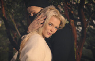 Аліна Гросу офіційно оголосила про вагітність: співачка підтвердила чутки у новому кліпі