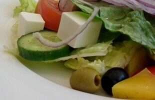 Салат, який можна їсти навіть о 22:00 і не набрати вагу