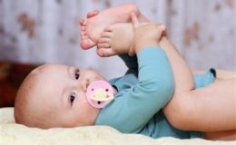 Что делать, если малыш косолапит?