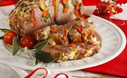 Новогоднее блюдо: свиной ошеек с грушами