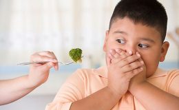 Ученые: соленая пища вызывает ожирение у детей