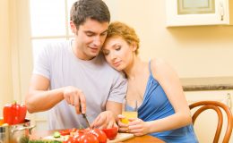 Почему мужчины предпочитают стоять у плиты