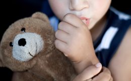 12 самых вредных привычек у детей