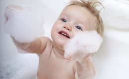 Как выбрать шампунь для малыша?