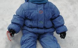 Зимние игры на детской площадке