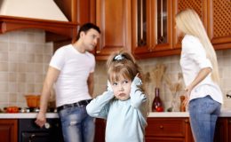 Стоит ли сохранять брак ради ребенка? Мнение психолога