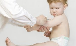 Вакцинация грудничков: как избежать осложнений?