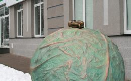 В Киеве откроют скульптуру «Малыша в капусте»