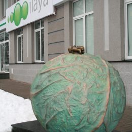 В Киеве откроют скульптуру «Малыша в капусте»
