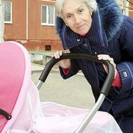 Чудо или безрассудство: самая пожилая мама