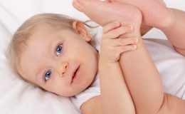 6 вещей, которые должен уметь делать малыш в 5 месяцев