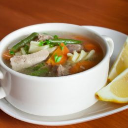 Вкусный обед для ребенка: суп с индейкой