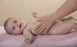 Младенческие колики: как помочь грудничку?