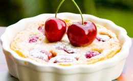 Сезонный десерт: клафути с черешней
