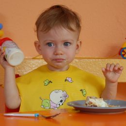 Малюк відмовляється від молочних продуктів. Поради дієтолога