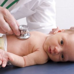 Вакцинация недоношенных деток: как правильно прививать?