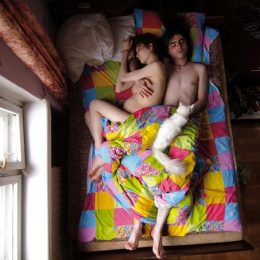 Фотопозитив: сплячі пари в очікуванні дива
